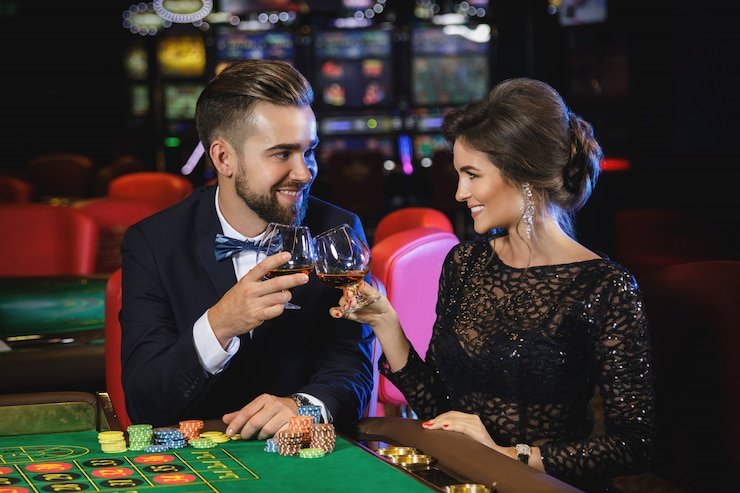 Dealer kasino langsung jalalive55 sedang memandu permainan baccarat secara real-time